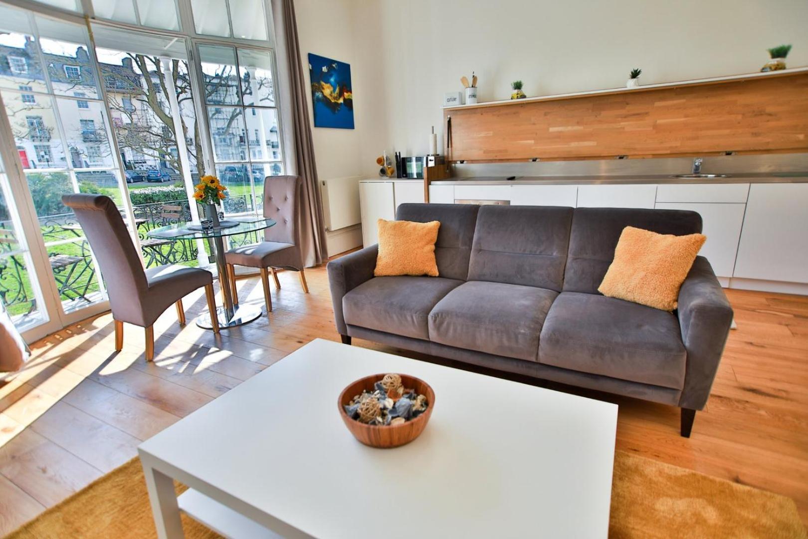 הייסטינגס 40B Wellington Suites מראה חיצוני תמונה