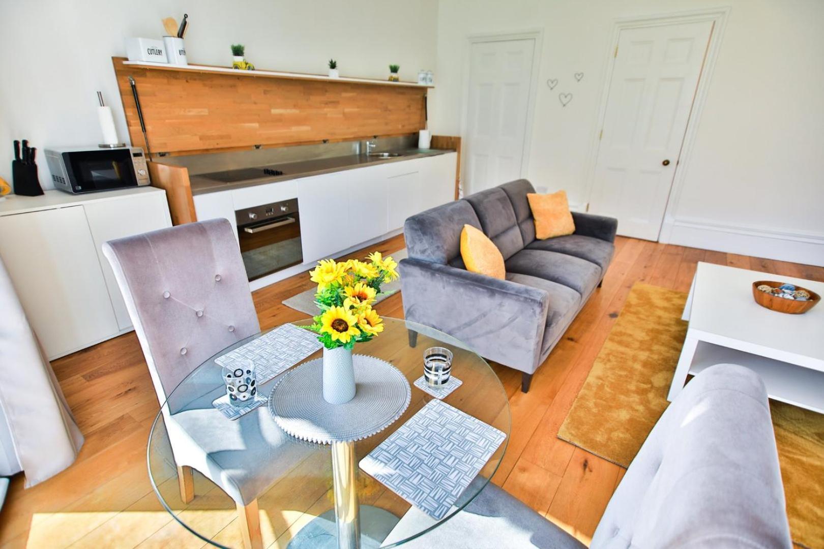 הייסטינגס 40B Wellington Suites מראה חיצוני תמונה